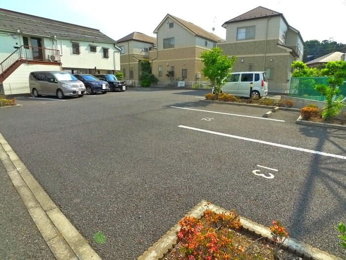 物件外観写真4　(駐車場)