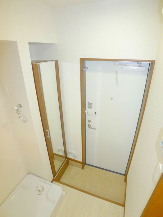 物件内観写真16　(玄関)