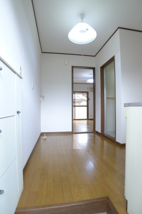物件内観写真13　(玄関)