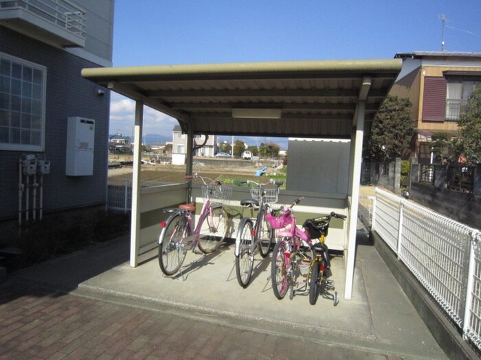 物件外観写真3　(駐輪場)