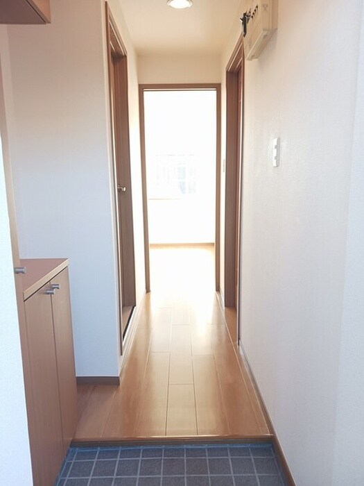 物件内観写真13　(玄関)