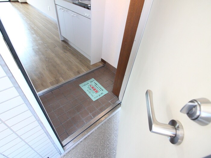 物件内観写真9　(玄関)