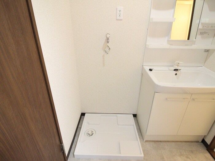 物件内観写真14　(洗濯機置場)