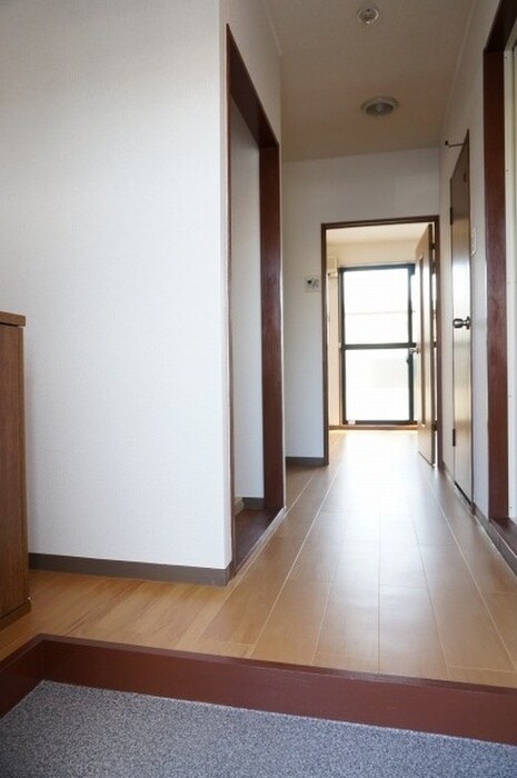 物件内観写真8　(玄関)