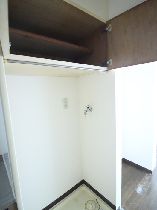 物件内観写真10　(洗濯機置場)