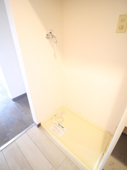 物件内観写真10　(洗濯機置場)