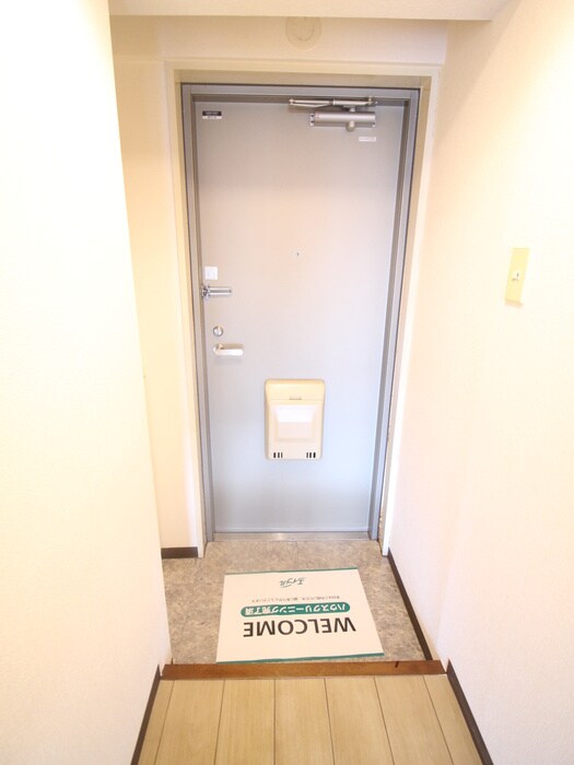 物件内観写真11　(玄関)