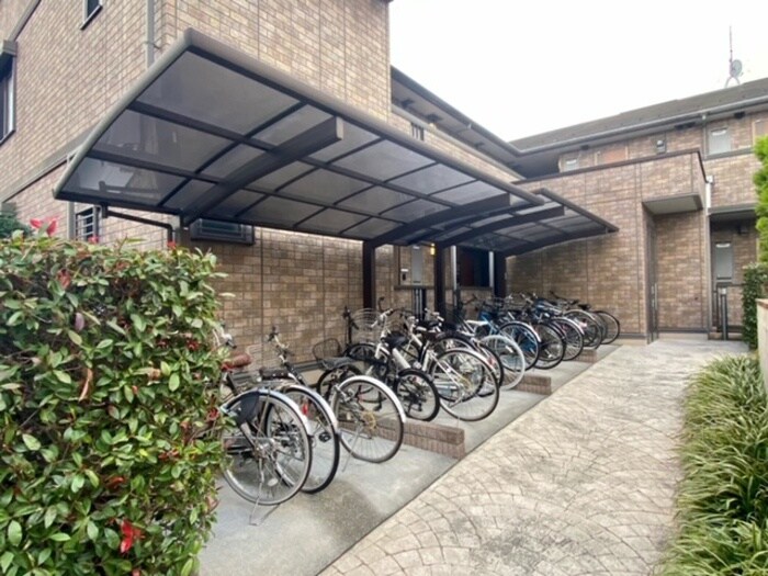 物件外観写真4　(駐輪場)