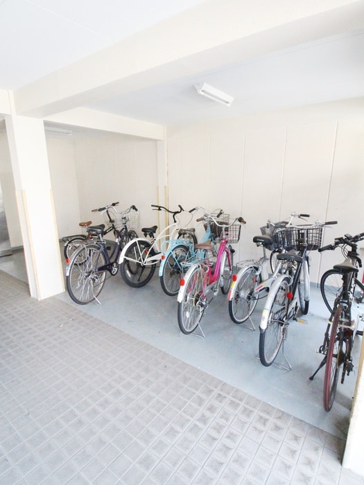 物件外観写真3　(駐輪場)