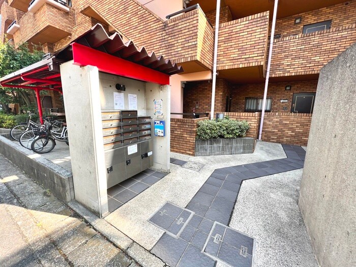 物件外観写真4　(エントランス部分)