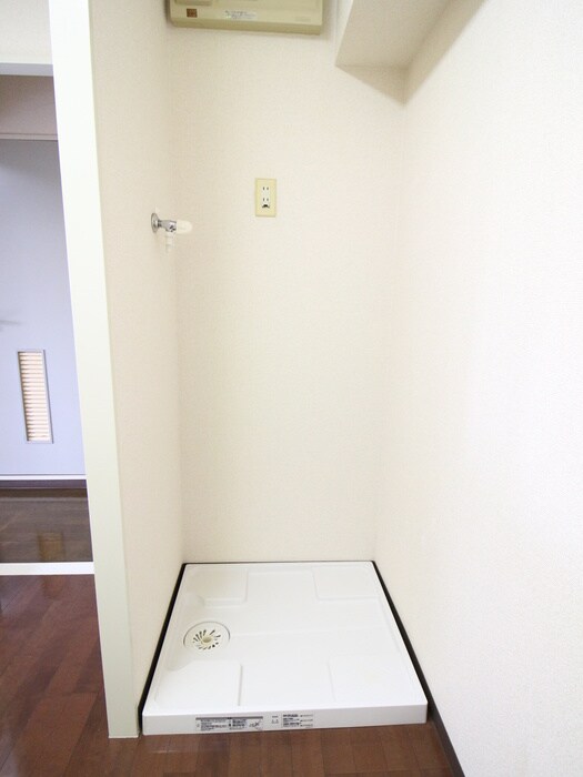 物件内観写真16　(洗濯機置場)