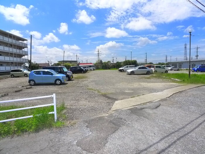 物件外観写真4　(駐車場)