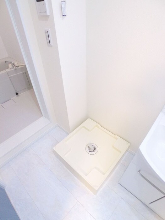 物件内観写真18　(洗濯機置場)