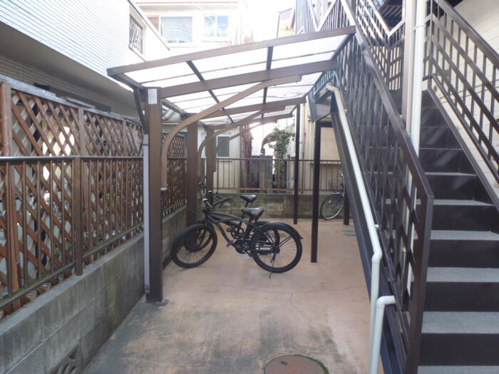 物件外観写真3　(駐輪場)