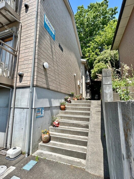 物件外観写真3　(エントランス部分)