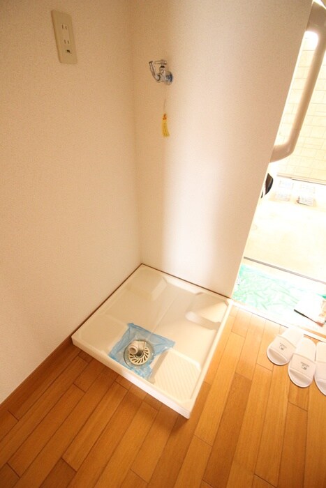 物件内観写真15　(洗濯機置場)