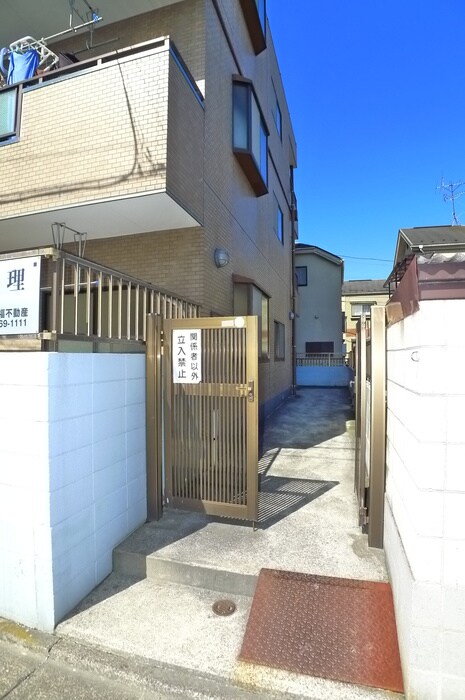 物件外観写真3　(エントランス部分)