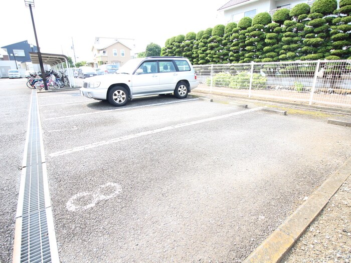 物件外観写真4　(駐車場)
