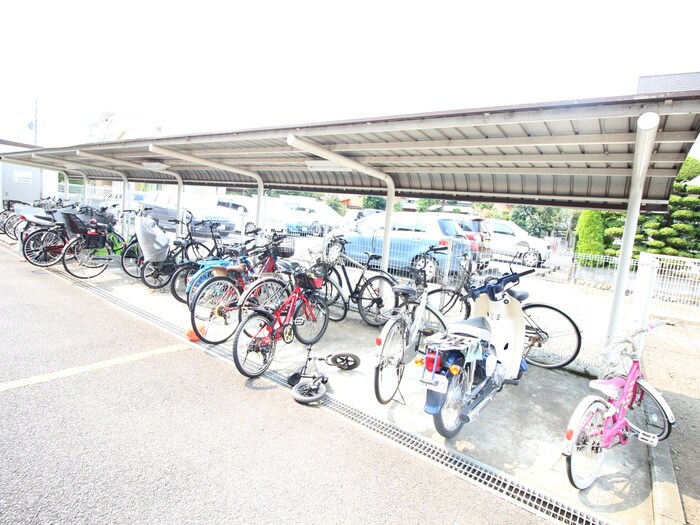 物件外観写真5　(駐輪場)