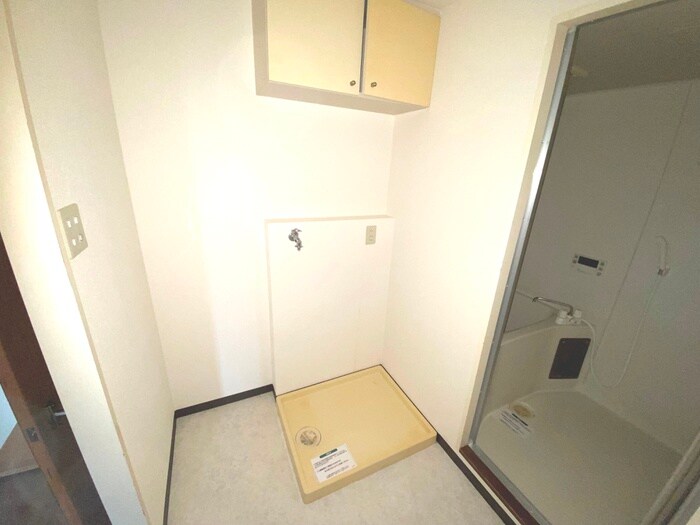 物件内観写真10　(洗濯機置場)