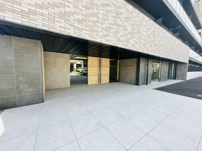 物件外観写真2　(エントランス部分)