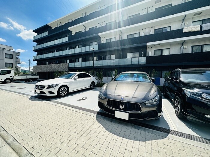 物件外観写真3　(駐車場)