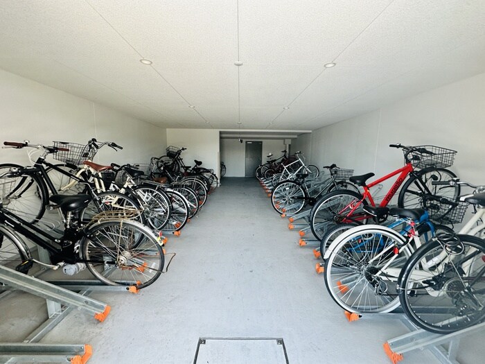 物件外観写真5　(駐輪場)