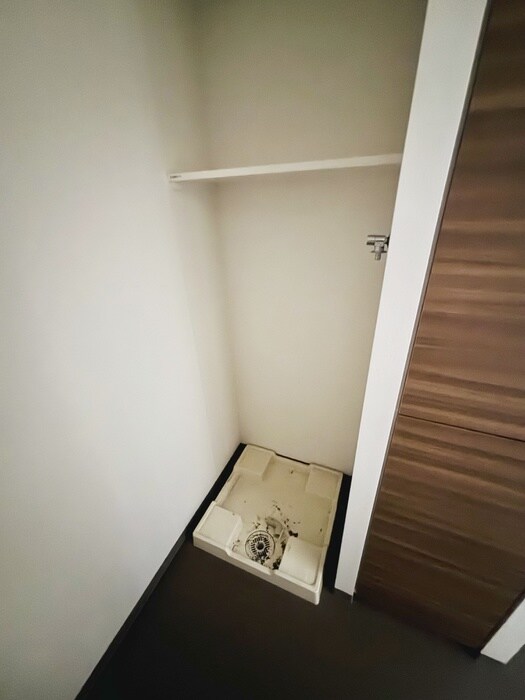 物件内観写真16　(洗濯機置場)