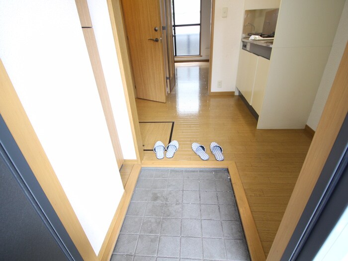 物件内観写真18　(玄関)