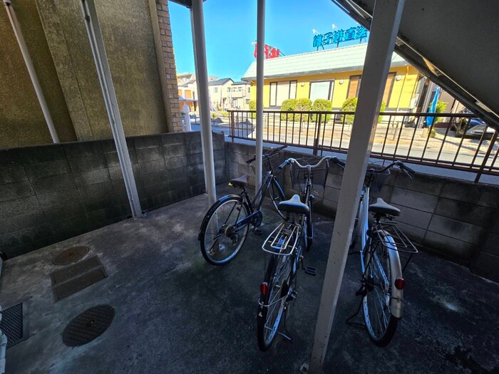 物件外観写真4　(エントランス部分)