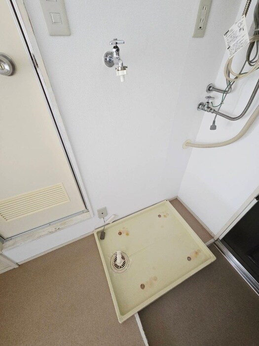 物件内観写真15　(洗濯機置場)