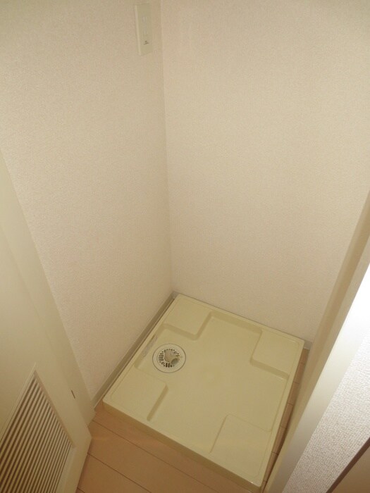 物件内観写真14　(洗濯機置場)