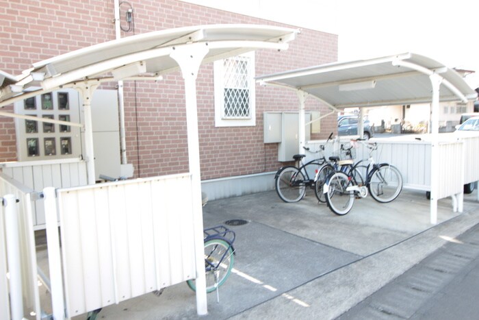 物件外観写真3　(駐輪場)