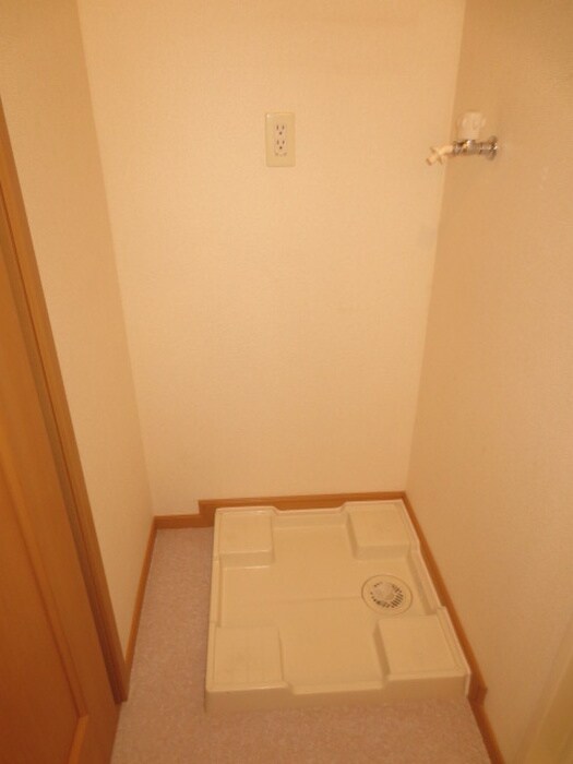 物件内観写真14　(洗濯機置場)