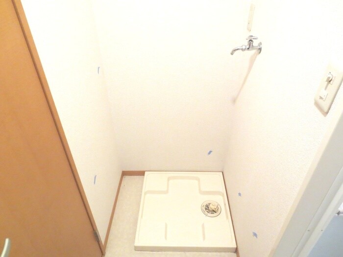 物件内観写真13　(洗濯機置場)