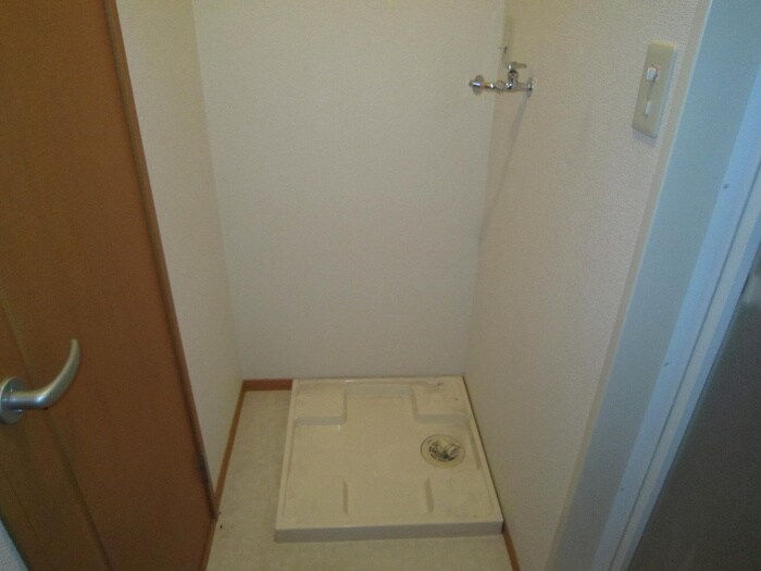 物件内観写真14　(洗濯機置場)