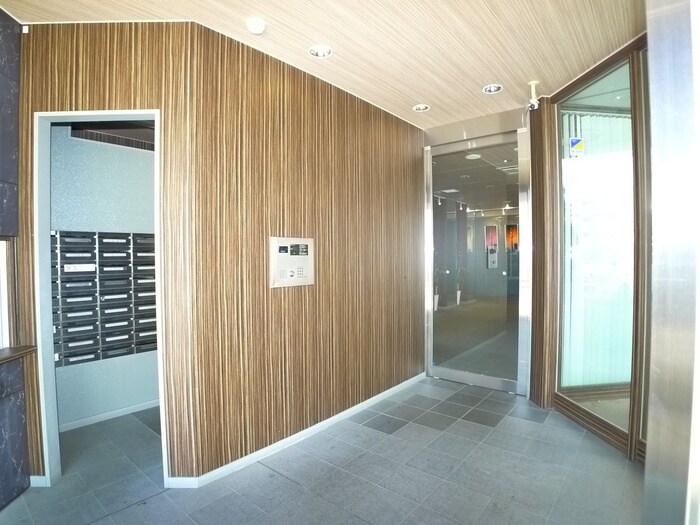 物件外観写真5　(エントランス部分)