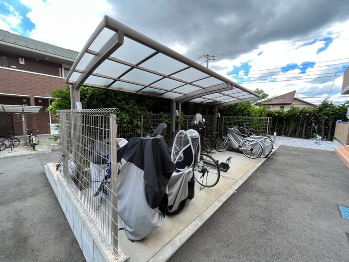 物件外観写真5　(駐輪場)
