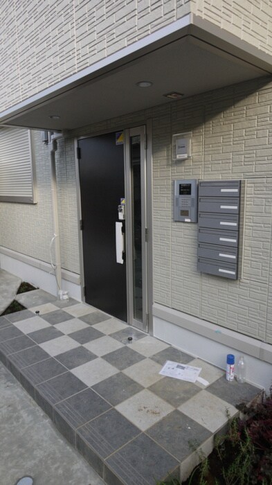 物件外観写真2　(エントランス部分)