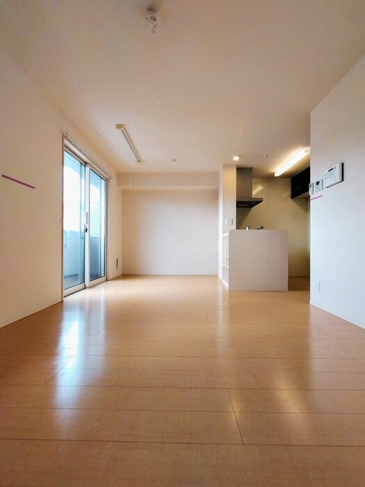 物件内観写真5　(室内からの展望)