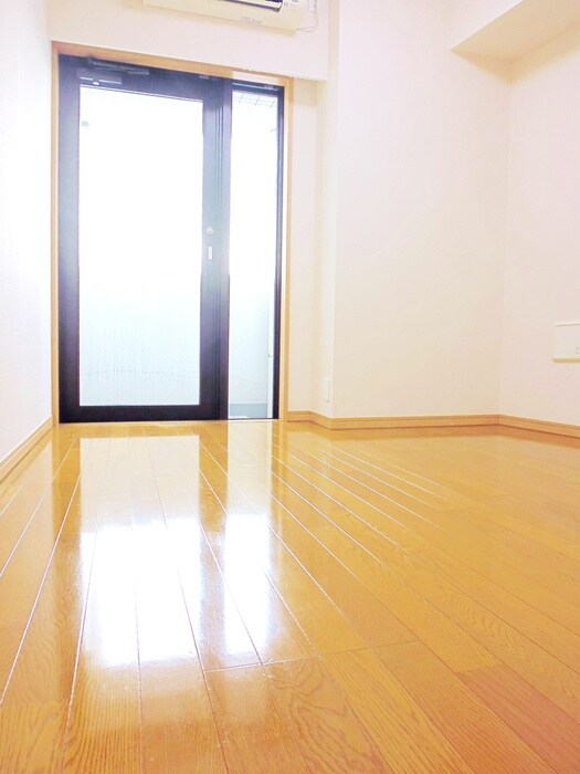 物件内観写真4　(室内からの展望)