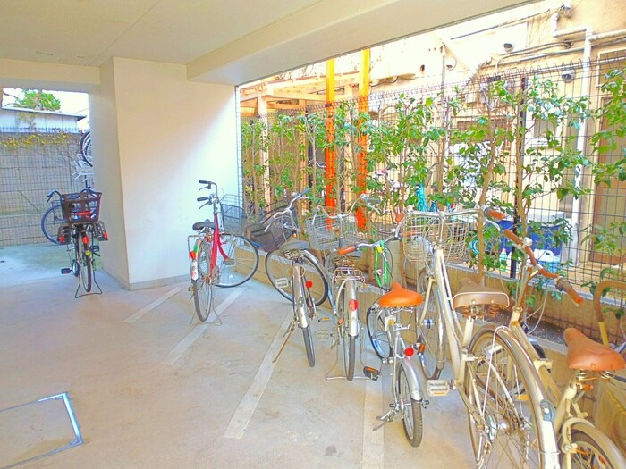 物件外観写真3　(駐輪場)