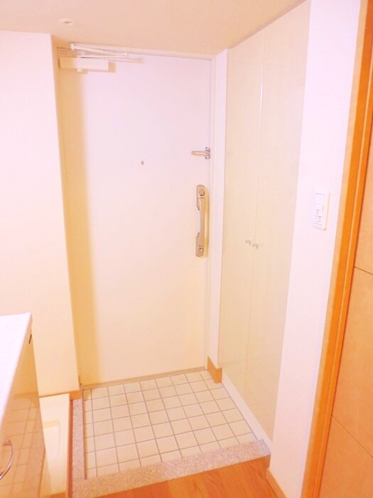 物件内観写真9　(玄関)