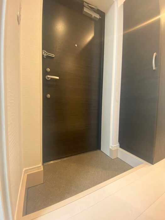 物件内観写真12　(玄関)