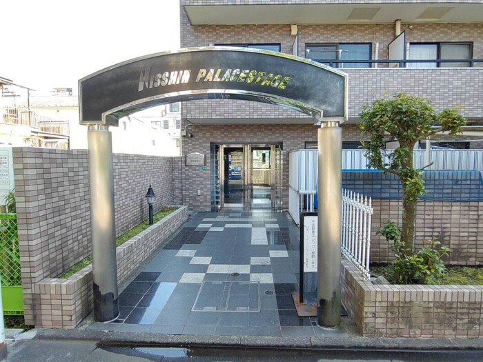 物件外観写真3　(エントランス部分)