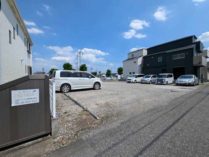 物件外観写真3　(駐車場)