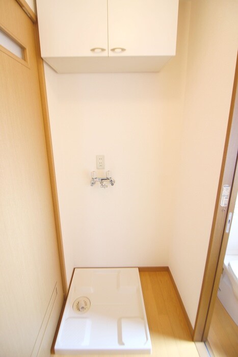 物件内観写真15　(洗濯機置場)