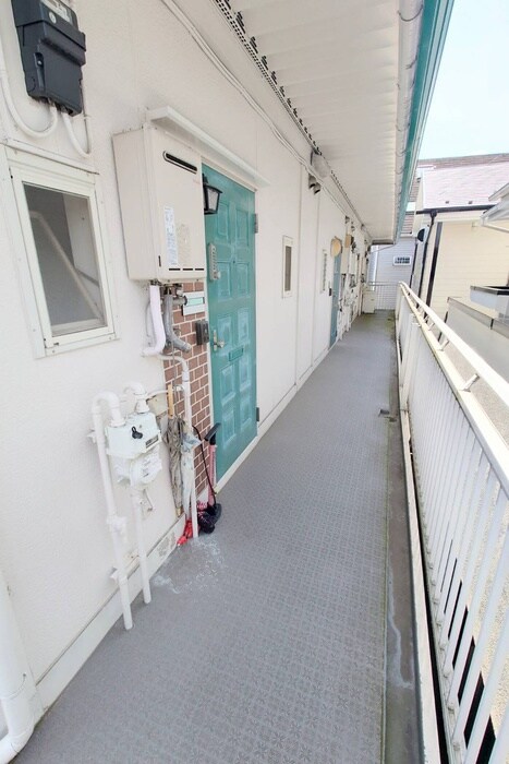 物件外観写真2　(エントランス部分)