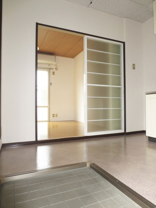 物件内観写真12　(玄関)