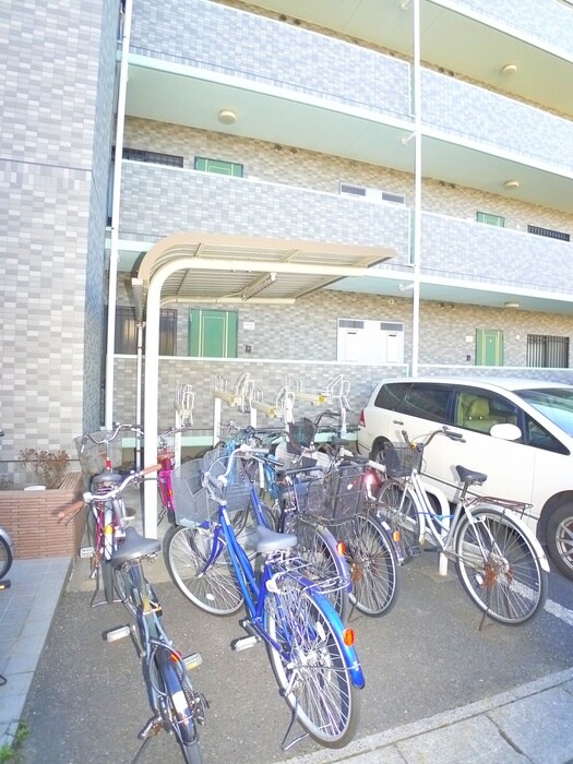 物件外観写真4　(駐輪場)